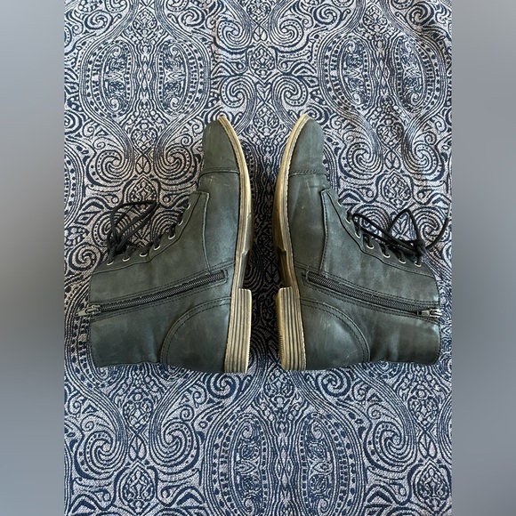 Vegan leather ankle boot - Picture 5 of 7